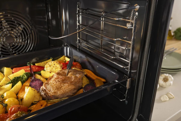 Piekarnik parowy Gorenje BFS6148B